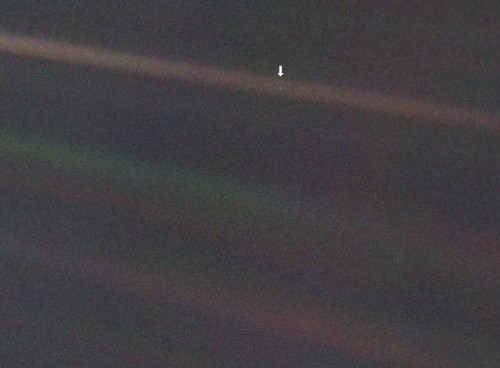 Pale Blue Dot.JPG (29 KB)